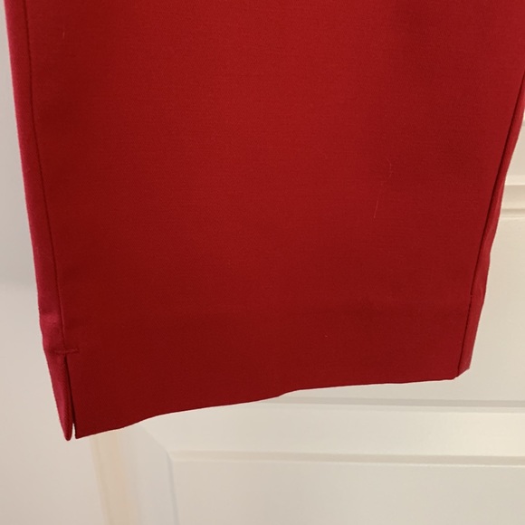 Ann Taylor crimson red cropped trousers- size 4 - Picture 4 of 4